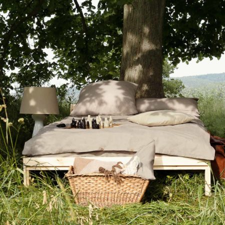 Bio-Bettwäsche Set mit Bettbezug und Kissenbezug sowie Schachspiel im Wald