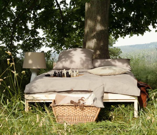 Biobettwäsche Set mit Bettbezug und Kissenbezug sowie Schachspiel im Wald